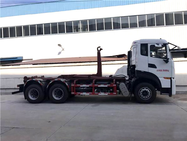 東風(fēng)天龍后雙橋國(guó)六車(chē)廂可卸式垃圾車(chē)圖片3