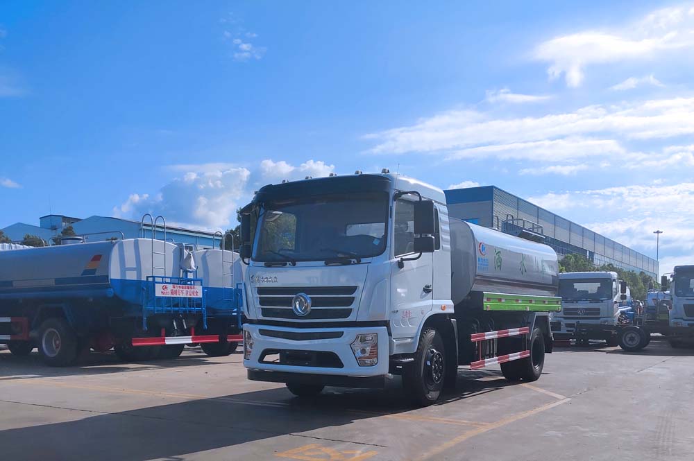 國(guó)六東風(fēng)專(zhuān)底13方灑水車(chē)