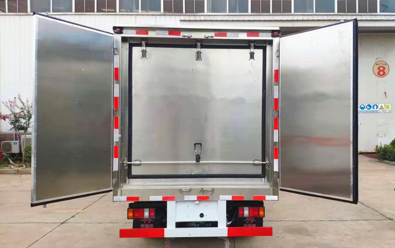 國(guó)六東風(fēng)多利卡醫(yī)療廢物轉(zhuǎn)運(yùn)車(chē)圖片3